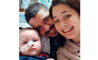 Bebê que venceu a Covid-19 terá festa virtual de 6 meses, após 54 dias no hospital. (Foto: Reprodução/OGlobo)