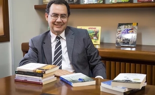 O psiquiatra Augusto Cury. (Foto: Reprodução/Divulgação)