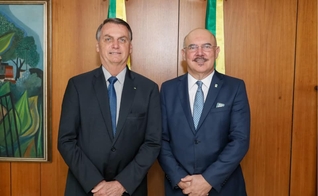 Presidente Jair Bolsonaro ao lado do novo ministro da Educação, Milton Ribeiro. (Foto: Milton Ribeiro)
