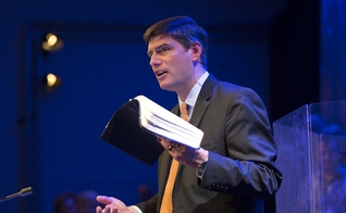 Will Graham é um evangelista cristão americano. Ele é o diretor executivo do Centro de Treinamento Billy Graham em The Cove e evangelista associado da Associação Evangelística Billy Graham. (Foto: Billy Graham Evangelista Association)