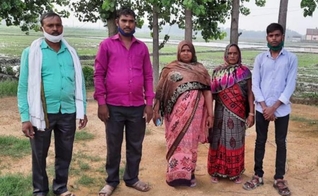 Família do Rev. Vikas Gupta ameaçada em uma vila remota no distrito de Azamgarh, Uttar Pradesh, em 2 de julho. (Foto: Reprodução / Asia News)