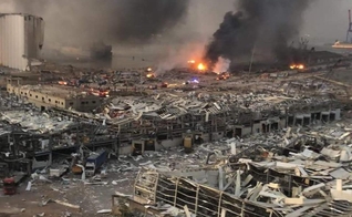 Cenas de guerra após explosões em Beirute, na quarta-feira (04). (Foto: Reprodução / Facebook)