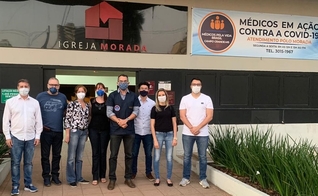 Voluntários do projeto “Médicos pela Vida Brasil”, da Igreja Morada (MS). (Foto: Reprodução / A Crítica)