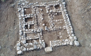 Fotografia aérea do forte encontrado no sul de Israel. (Foto: Divulgação/Autoridade de Antiguidades de Israel)