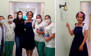Ellen Cristina Lopes da Silva, de 16 anos, tocou o sino para simbolizar o final de seu tratamento no Hospital da Criança do Grendacc, em Jundiaí. (Foto: Reprodução / Tribuna de Jundiaí)
