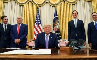 Trump anuncia que Israel e Emirados Árabes Unidos concordam com acordo histórico. (Foto: Reuters / Kevin Lamarque) 