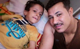 Após 11 anos de batalha para manter Samer vivo, Mark Nazeer lutou para deixar o corpo do filho sepultado perto de casa. (Foto: Reprodução / Portas Abertas)