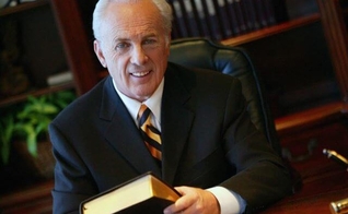 John MacArthur durante ministração. (Foto: Reprodução / Contend for Truth)