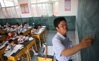 Professores são proibidos até mesmo de mencionar palavras como 'Deus' e 'oração' em sala de aula na China. (Foto: China Daily)