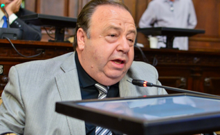 O senador Héctor Bonarrico, da província argentina de Mendoza, apresentou o projeto. (Foto: Reprodução / Mendoza Post)