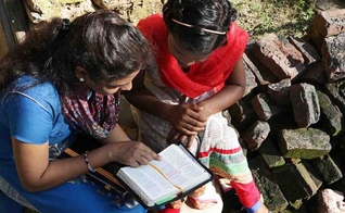 Mulheres cristãs indianas em um estudo bíblico. (Foto: Reprodução / Open Doors USA)