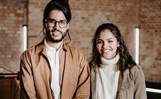 Julia Vitória e Gabriel Guedes estão cantando juntos na nova música "Esperança". (Foto: Divulgação)