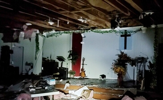 O prédio da Igreja Batista Vietnamita foi totalmente destruído depois que foi queimado durante os distúrbios na Filadélfia. (Foto: Reprodução / Philip Pham)