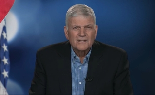 O pastor e evangelista Franklin Graham realizou uma breve live de oração, horas antes do dia da eleição nos EUA. (Imagem: Facebook / Reprodução)