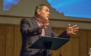 David Galvan é pastor da Primera Iglesia Bautista Nueva Vida,  em Dallas, Texas / EUA. (Foto: Baptist New Mexican /  Kevin Parker)