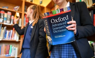A casa editorial da Universidade de Oxford anunciou que todos os seus dicionários foram atualizados para acolher uma linguagem de gênero neutro e a comunidade LGBT. (Foto: PA)