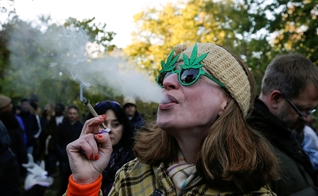 Canadá é um dos países que tem cannabis liberada para uso recreativo. (Foto: Carlos Osorio/Reuters)
