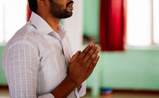 Governada por um partido fundamentalista hindu, a Índia também vive a realidade da intolerância religiosa por parte dos animistas tribais, que frequentemente atacam cristãos. (Foto: Mission Network News)
