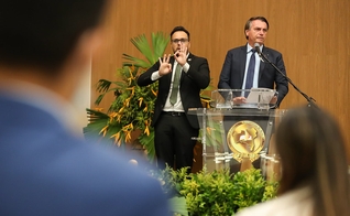 Jair Bolsonaro em participação nas 113ª e 114ª Assembleias Gerais Ordinárias da CEADEB, em Salvador. (Foto: Marcos Corrêa/PR)