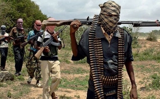 O grupo terrorista Boko Haram pratica ataques em regiões de países africanos, como Nigéria, Níger, Chade e Camarões. (Foto: AFP)