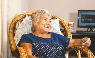 Lucía Cabral, de 73 anos, testemunhou o milagre em sua vida. (Foto: Reprodução/El Territorio)