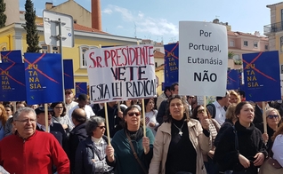 Cidadãos contrários à eutanásia pedem veto presidencial. (Foto: Reprodução / Ephemera)