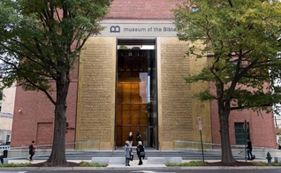 Fachada do Museu da Bíblia em Washington. (Foto: Saul Loeb / AFP)