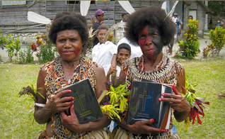 Trabalho de tradução da Bíblia concluído em 13 de novembro de 2013. (Foto: Facebook/Wycliffe Associates)