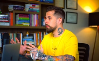 Pastor Lipão em conversa com Douglas Gonçalves. (Foto: Reprodução/YouTube/JesusCopy)