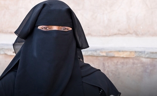 Mulheres omanis não podem ter suas próprias ideias religiosas. (Foto: Portas Abertas)