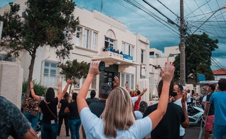 Em outras oportunidades, igrejas evangélicas também promoveram correntes de oração na Santa Casa de Itu. (Foto: Divulgação / Periscópio)