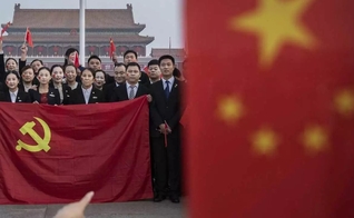No ano em que comemora 1 século, Partido Comunista Chinês registra menos membros do que número de cristãos. (Foto: Reprodução / Epoch Times)