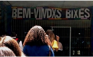 Faixa com linguagem neutra colocada em ETEC de SP. (Foto: Reprodução / Twitter)