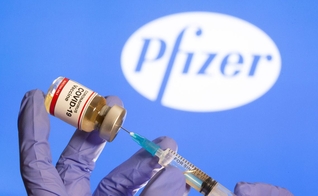 Vacina da Pfizer reduziu em 75% as infecções pelo coronavírus menos de 1 mês após primeira dose, aponta estudo preliminar. (Foto: REUTERS/Dado Ruvic/Direitos Reservados)