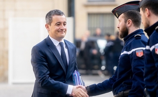 O ministro do Interior da França, Gérald Darmanin. (Fotos: Jacques Paquier, Wikipedia)