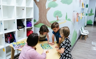 Um novo currículo de estudos étnicos pode chegar à Califórnia no próximo ano. (Foto: Alamy Stock Photo)