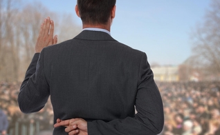 Homem mentindo. (Crédito: Getty Images/iStockphoto)