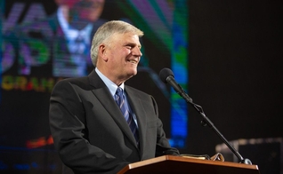 Franklin Graham promoveu o Festival da Esperança de Lancashire na Inglaterra, em 2018. (Foto: Associação Evangelística Billy Graham)