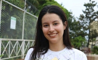 Gabriela Traven tirou a nota máxima na redação do ENEM. (Foto: Reprodução). 