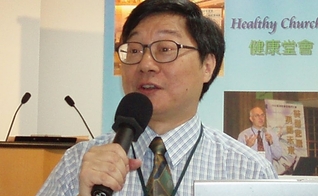 Pastor chinês durante pregação. (Foto: Reprodução / Pinterest)