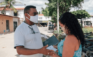Ao lado da esposa, pastor Marcelo Miranda tem enfrentado desafios extras no tempo de pandemia (Foto: Analice Diniz / Visão Mundial Brasil).