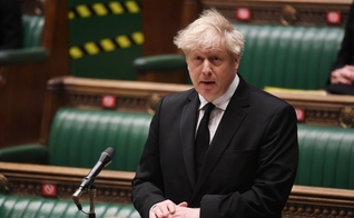 Boris Johnson em discurso no parlamento do Reino Unido, em 12 de abril de 2021. (Foto: Jessica Taylor/Reuters)