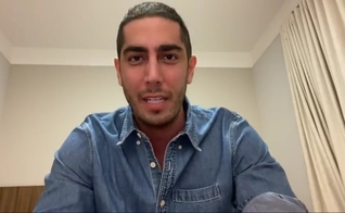 Jonathan Nemer disse que Deus transformou o desespero em esperança. (Foto: Reprodução/YouTube).