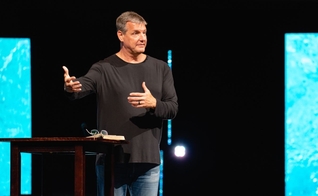 Todd Wagner foi pastor sênior e cofundador de uma megaigreja em Dallas. (Foto: Watermark Community Church)