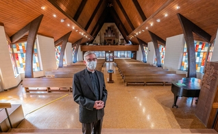 Além de precisarem reinventar o que já faziam anteriormente, os líderes estão lidando com um maior volume de trabalho pastoral. (Foto: Anthony Zilis/The News-Gazette).