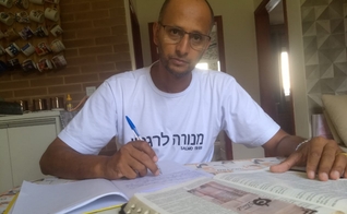 Caso Wandemberg Marques cumpra sua meta de copiar a Bíblia em 40 dias, ele entrará para o Guinness Book. (Foto: Arquivo pessoal).