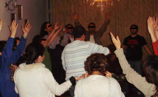 Membros da Igreja Perseguida no Irã adoram escondidos. (Foto: Reprodução / God Reports)