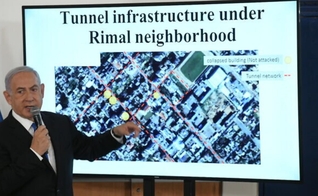 Benjamin Netanyahu durante um briefing sobre o conflito com grupos terroristas na Faixa de Gaza, em Tel Aviv, 19 de maio de 2021. (Foto: Sebastian Scheiner/AFP)