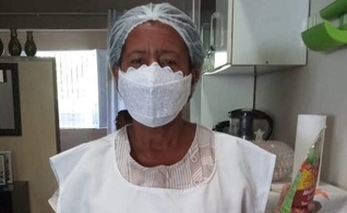 Desde 1999, Edleuza cozinha e distribui alimentos para moradores de rua e famílias carentes de Itabuna. (Foto: Reprodução)