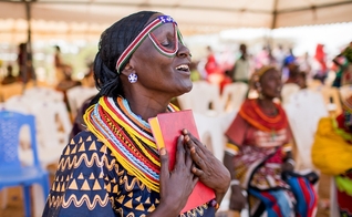 Milhões de pessoas não têm acesso à Bíblia em seu idioma. (Foto: Seed Company)